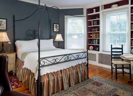 ザ イエロー ハウス オン プロット クリーク ロード 写真