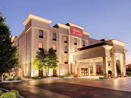 ハンプトン イン & スイーツ アディソン 写真