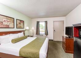 デイズ イン バイ ウィンダム ローリー グレンウッド - クラブツリー 写真