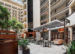 エンバシー スイーツ バイ ヒルトン ナッシュビル エアポート 写真