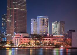 レロイ通り周辺のホテル