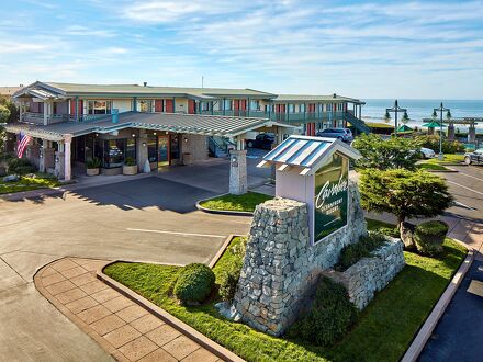 Cavalier Oceanfront Resort 写真