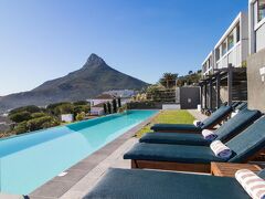 ザ クリスタル アパートメンツ 写真