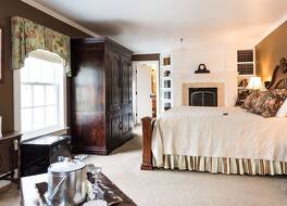 ザ リラクタント パンサー イン アンド レストラン 写真