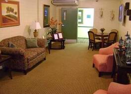 インタウン スイーツ エクステンデット ステイ クラークスビル 写真