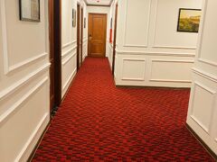 パラゴン ノイ バイ ホテル アンド プール 写真