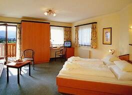 ホテル ツム ユンゲン レｰマー 写真