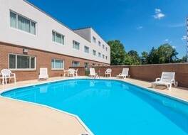 ラマダ ホテル & カンファレンス センター バイ ウィンダム ペーンツビル 写真