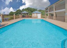 デイズ イン & スイーツ バイ ウィンダム パイン ブラフ 写真