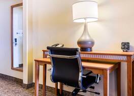 コンフォート スイーツ ノーマル ユニバーシティ エリア 写真