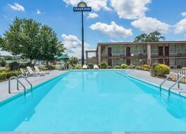 デイズ イン バイ ウィンダム ハリケーン ミルズ 写真