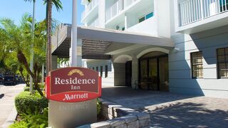 レジデンス イン マイアミ ココナッツ グローブ