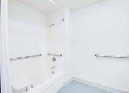 デイズ イン バイ ウィンダム スタージス 写真