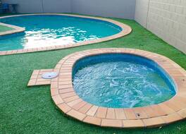 カントリー ガーデンズ モーター イン トゥーンバ 写真