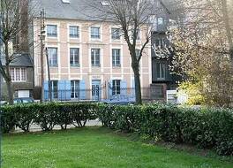 アパートメンツ デュ クロ ヴォラン