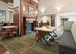 ハンプトン イン & スイーツ スコッツバーグ