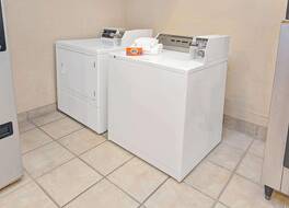 レッド ライオン イン & スイーツ エルク グローブ ヴィレッジ 写真