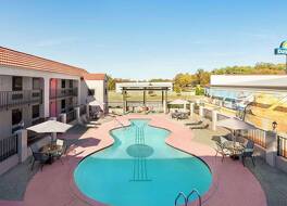 デイズ イン バイ ウィンダム メンフィス アット グレースランド 写真