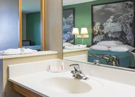 スーパー 8 バイ ウィンダム スー フォールズ