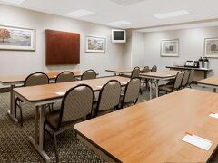 ハワード ジョンソン バイ ウィンダム エバンズビル イースト 写真