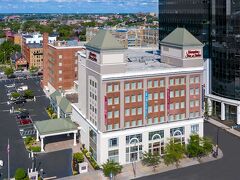 ハンプトン イン & スイーツ バッファロー ダウンタウン 写真