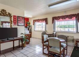 エコノ ロッジ & スイーツ ブリンクリー