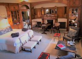 The Oakley Court 写真