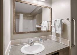 トラベロッジ バイ ウィンダム フォート マクマレイ 写真