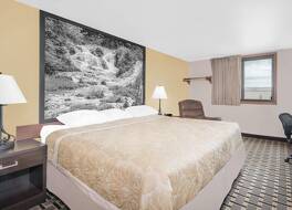 スーパー 8 バイ ウィンダム ウォータータウン 写真