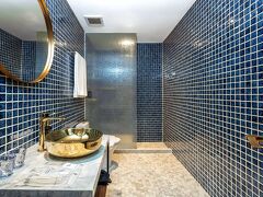 アシュリー トゥグ タニ メンテング 写真