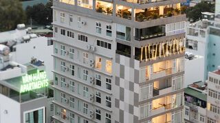 メープル リーフ ホテル & アパートメント