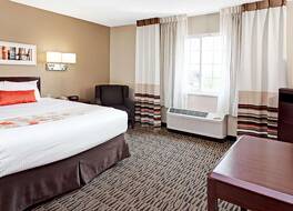 メインステイ スイーツ シカゴ ホフマン エステーツ 写真