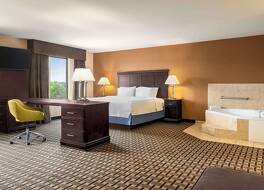 ハンプトン イン アンド スイーツ パイン ブラフ 写真