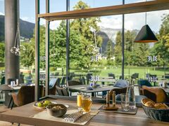 トゥイ ブルー モンタフォン 写真