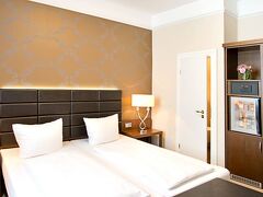 ホテル シュヴァーツァー バー 写真