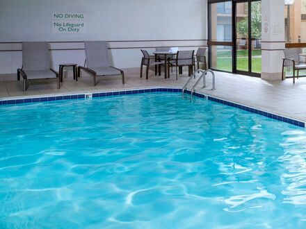 Courtyard by Marriott Detroit Dearborn 写真