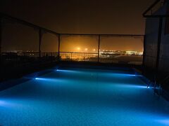 パラゴン ノイ バイ ホテル アンド プール 写真