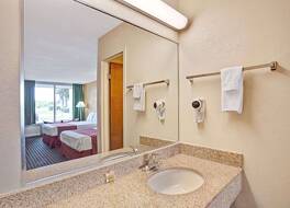 デイズ イン バイ ウィンダム クラークスビル テネシー 写真