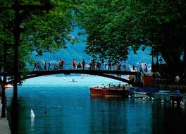 イビス スタイルズ アヌシー ガール サントル 写真