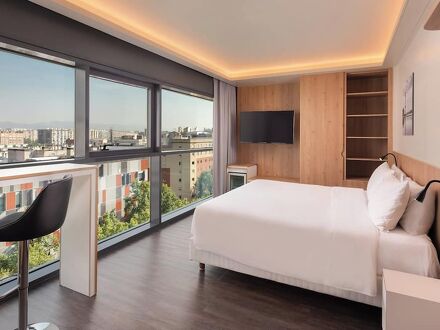 フォー ポインツ バイ シェラトン バルセロナ ディアゴナル 写真