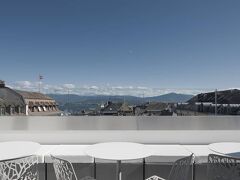 ベース ニヨン 写真