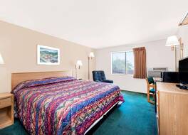 スーパー 8 バイ ウィンダム ベル フォーシェイ サウス ダコタ 写真