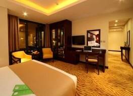 ホリデイ イン オラヤ バイ IHG 写真