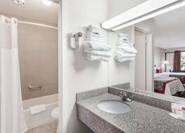 トラベロッジ バイ ウィンダム クラークスビル 写真