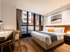 ダッシュ リビング オン ハリウッド 写真