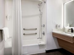 ハンプトン イン バイ ヒルトン ニューアーク エアポート 写真