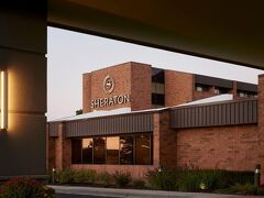 Sheraton Grand Rapids Airport Hotel 写真