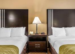 コンフォートイン インディアナポリス イースト 写真