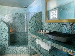 アバブ ブルー スイーツ 写真