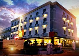 ホテル アヌゲラ パレンバン 写真